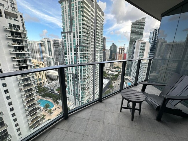 Building Photo - 1000 Brickell Plz