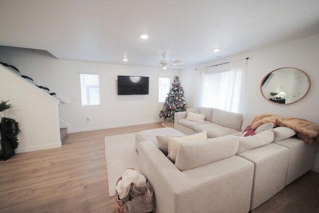 Foto del edificio - 1737 S Devils Garden Ln