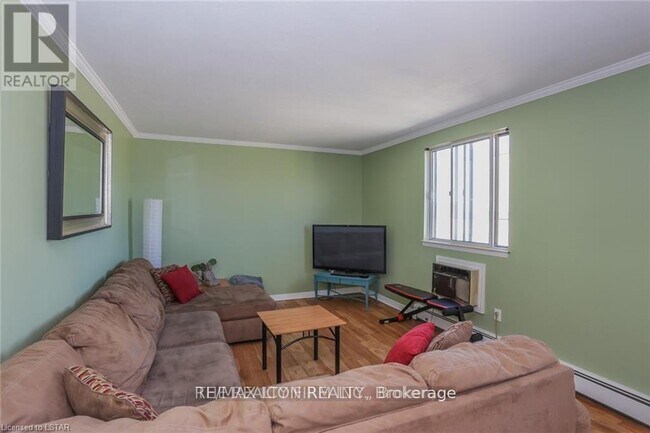 Photo du bâtiment - 440 Central Ave