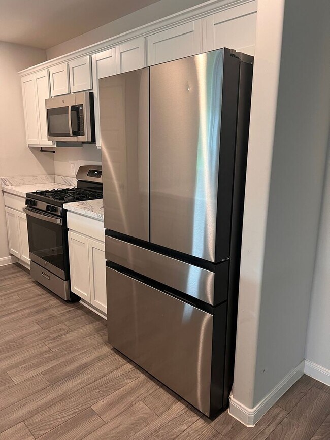 Foto del edificio - 5 Bedroom Single Family Home in Cleveland
