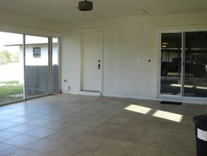 Building Photo - 10965 SW 121st Avenue Rd