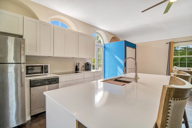 Building Photo - 131 Tarragona Way