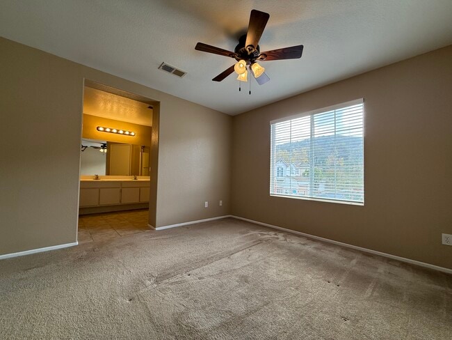 Foto del edificio - 590 Yarrow Dr