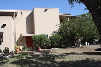 Building Photo - 537 Sand Bend Dr