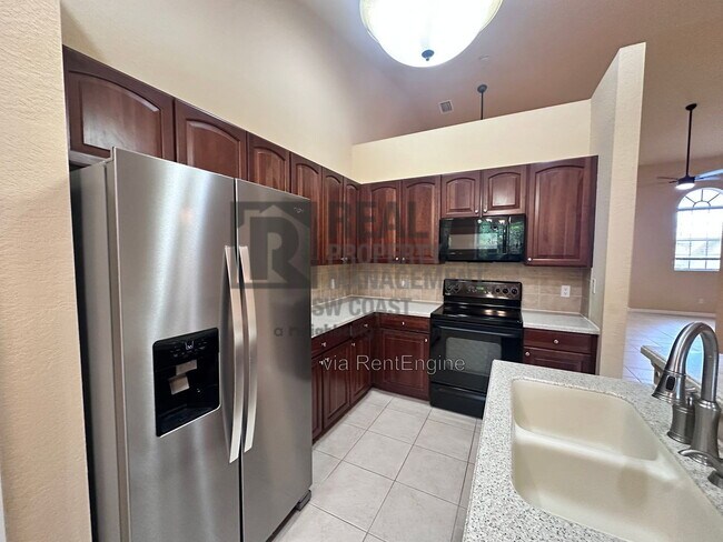Foto del edificio - 13911 Lake Mahogany Blvd