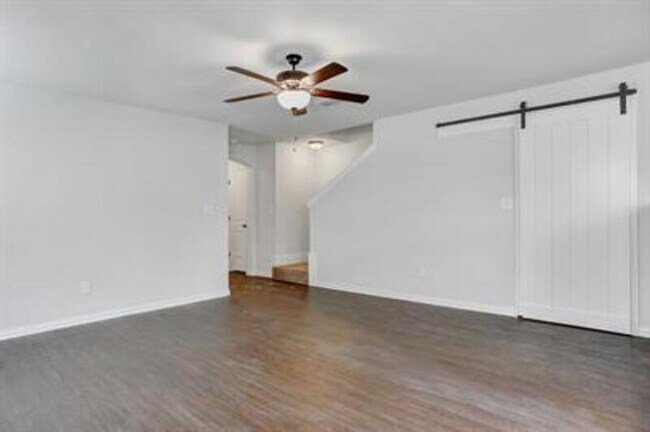 Foto del edificio - 243 W Forest Ave