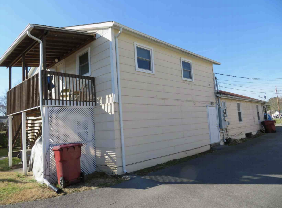 Foto principal - 2328 East Side Ave