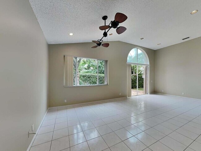 Foto del edificio - 4095 NW 79th Ave