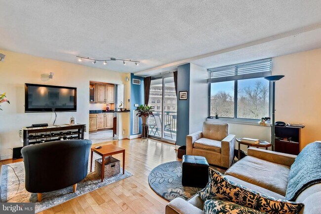 Foto del edificio - 501 Slaters Ln