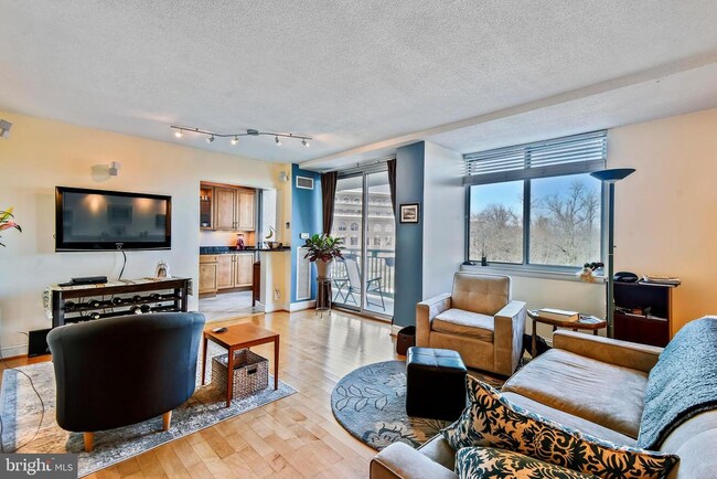 Building Photo - 501 Slaters Ln