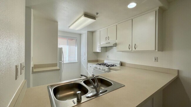 Building Photo - 3053 S Higuera St