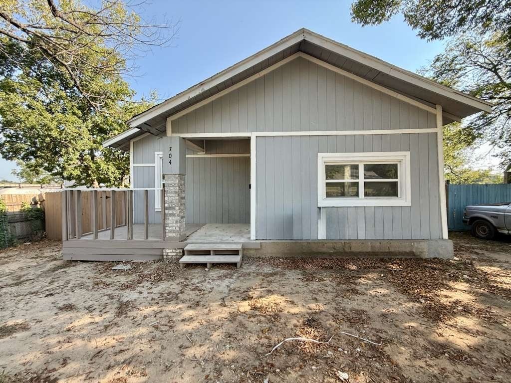 Photo - 704 E Harvey Ave (Fort Worth, TX)