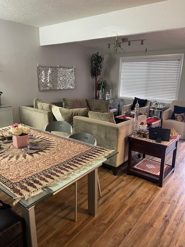 Building Photo - 1034 Avenue A