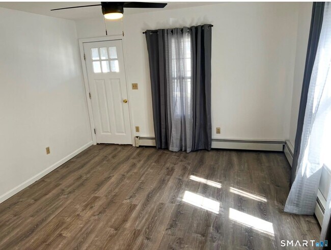 Foto del edificio - 40 Maplewood Ave