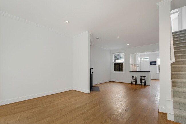 Foto del edificio - 769 Kenyon St NW