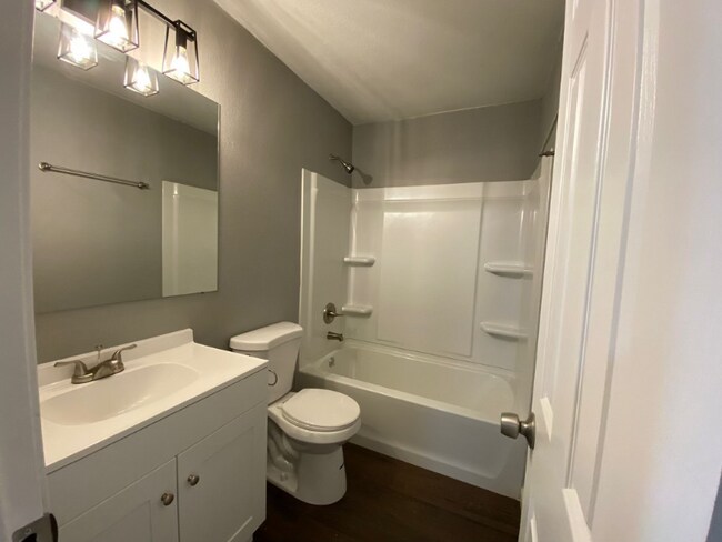 Foto del edificio - 806 Yucca Dr