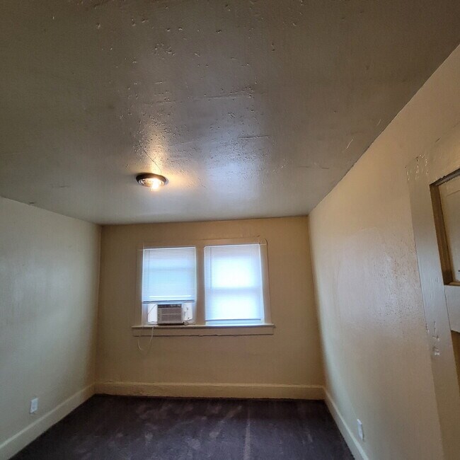 Building Photo - 3 Bedroom - Central A/c