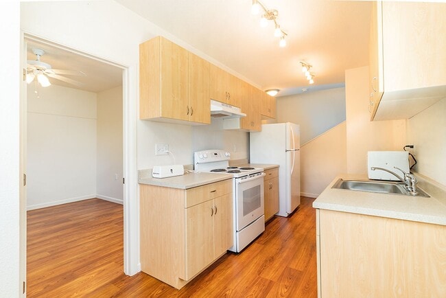 Building Photo - Available Now!  Attached 1-bedroom, 1-bath cottage in Pacific Palisades in Pearl City