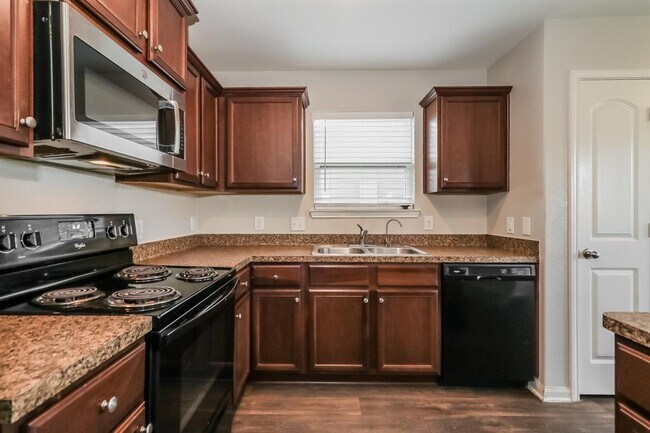 Foto del edificio - 3004 Oak Ln