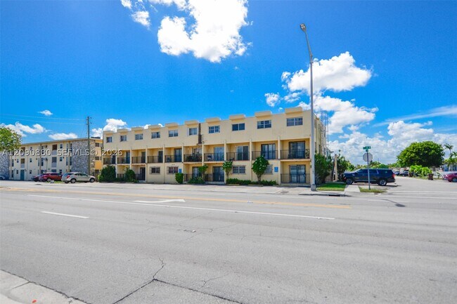 Foto del edificio - 3494 E 4th Ave