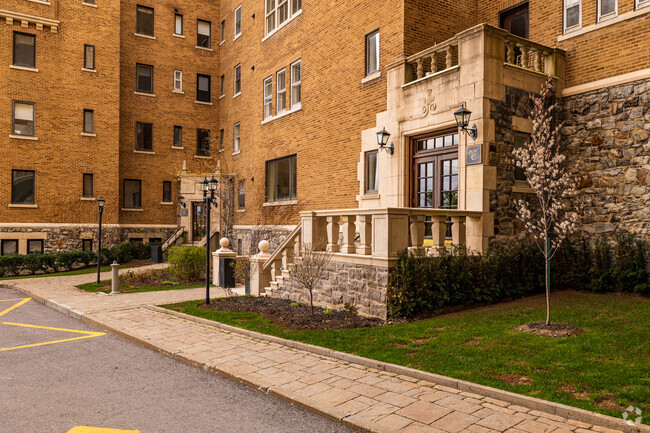 Building Photo - Gleneagles Complex