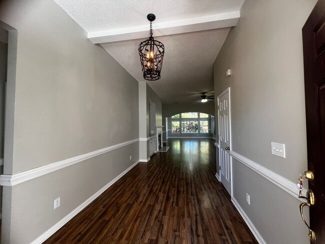 Building Photo - 404 Blackberry Ln