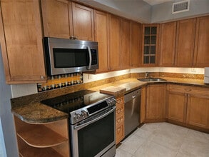 Building Photo - 669 W Oakland Park Blvd