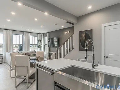 Building Photo - 202 Brattice Dr