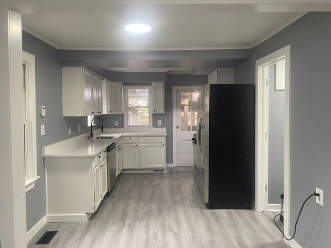 Building Photo - 28522 Fairfax St