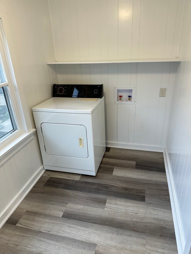 Building Photo - 1104 S Brady St