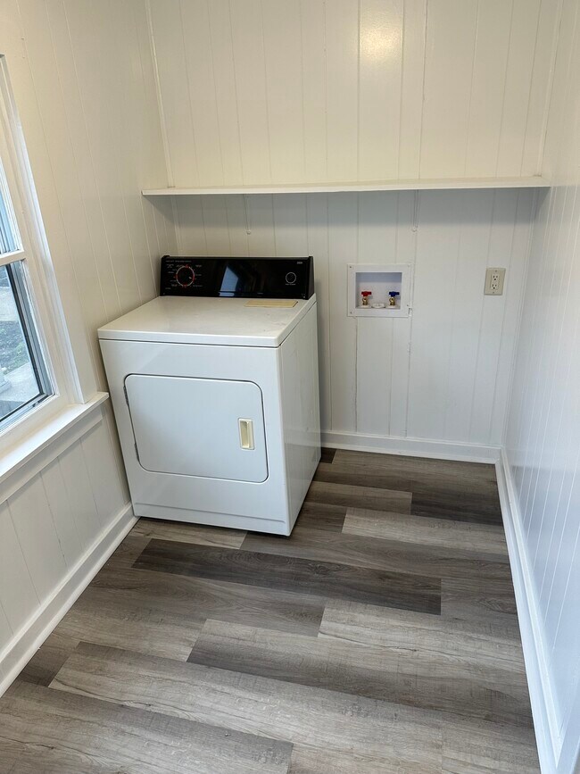 Foto del edificio - 1104 S Brady St