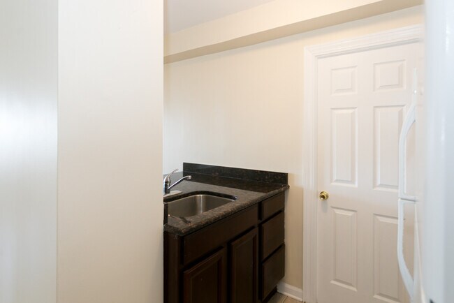 Foto del edificio - 4180 N Marine Dr