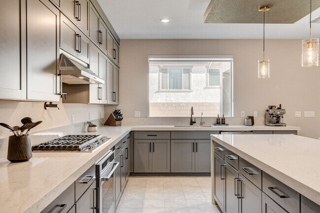 Building Photo - Beautiful 5 Bedroom Las Vegas Home!