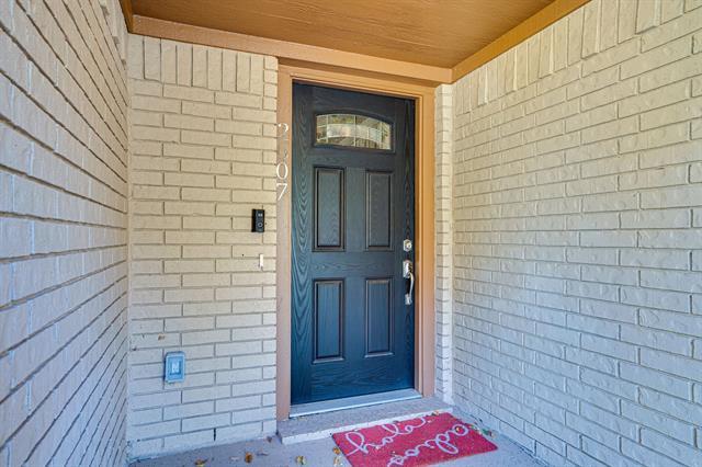Building Photo - 2607 Parkview Dr