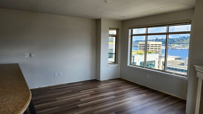 Foto del edificio - Lake Union View Condo 2 bed Avail 10/1