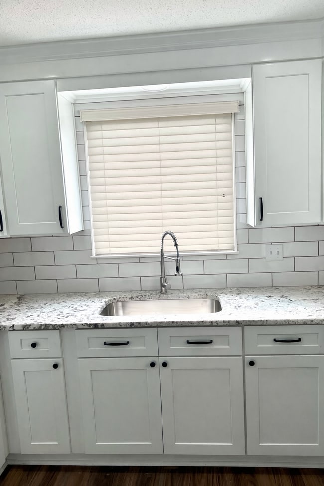 Building Photo - 1206 King Henry Dr