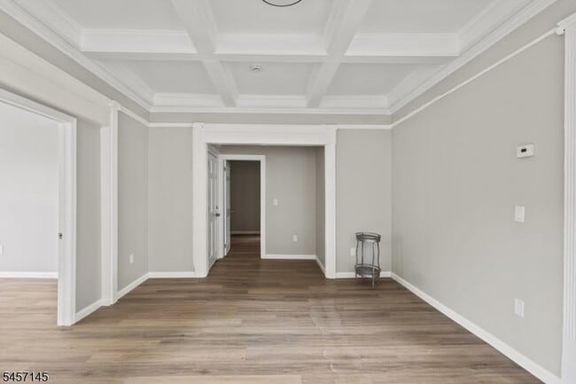 Building Photo - 37 Mapes Ave