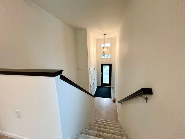 Foto del edificio - Spacious & Stylish 4-Bed Home with Modern Finishes and Attached 2-Stall Garage