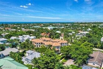 Building Photo - 684 10th Ave S