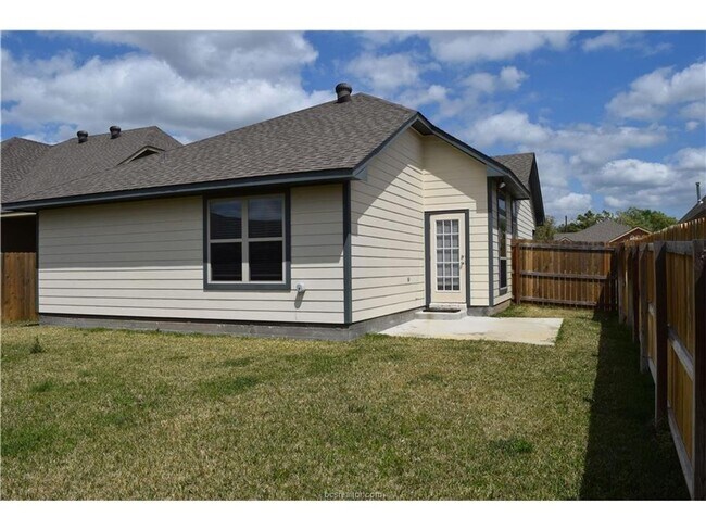 Foto del edificio - Stunning 3 Bed, 2 Bath in Creek Meadows!