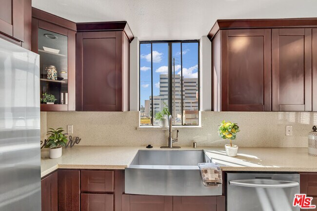 Foto del edificio - 2219 S Bentley Ave