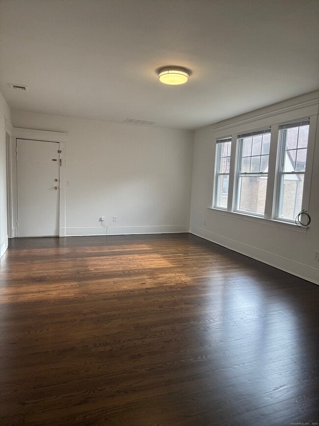 Building Photo - 155 Elm St