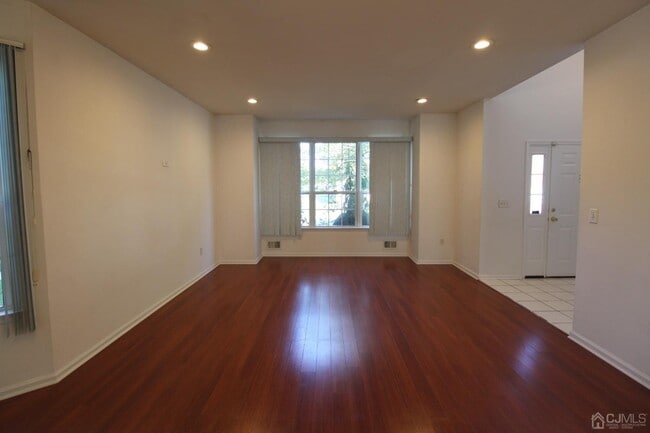 Building Photo - 27 Pin Oak Dr