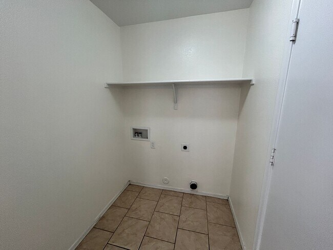 Foto del edificio - 4 Bed / 2 Bath Single Level El Mirage Home...