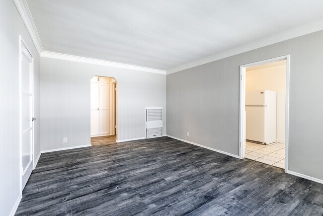 Building Photo - 4059 Venice Blvd