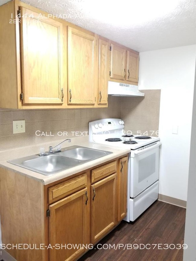 Building Photo - 1444 Alphada Ave
