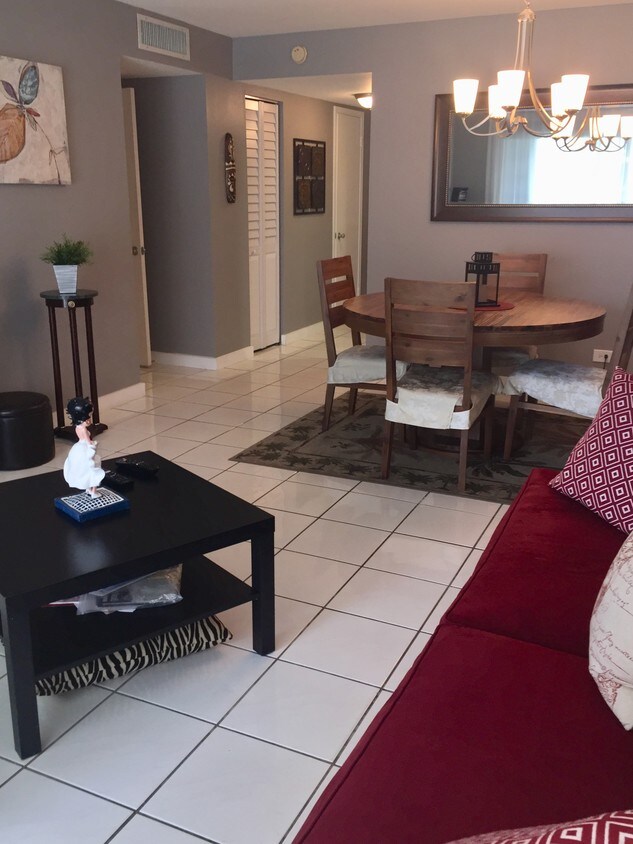 Foto principal - 8101 SW 72nd Ave