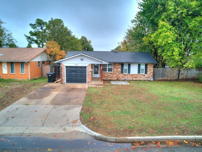Photo - 605 SW 10th ST Moore, ok 73160 House