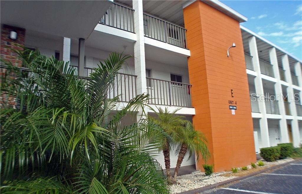 Primary Photo - 2227 Sunset Dr
