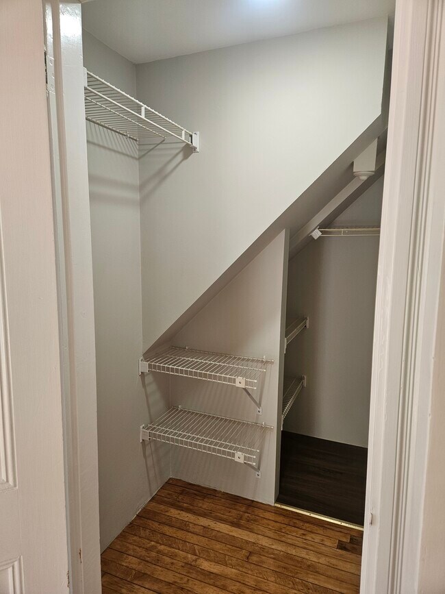 Armario del dormitorio - 7 Howland Ct